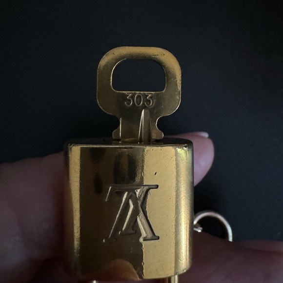 Luis Vuitton Lock & Key #🔐 303 on a chain necklace. - Picture 6 of 7